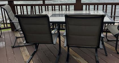 Lakefront house 2-bedroom house in delightful Michigan Center with WiFi, AC