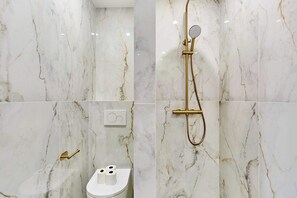 Apartment | Bathroom | Hair dryer, towels, soap, shampoo
