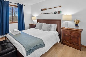 3 chambres, bureau, fer et planche à repasser, lit parapluie