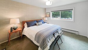 3 bedrooms, iron/ironing board, WiFi, bed sheets - Apt Getaway In Downtown Bozeman! (Bozeman)