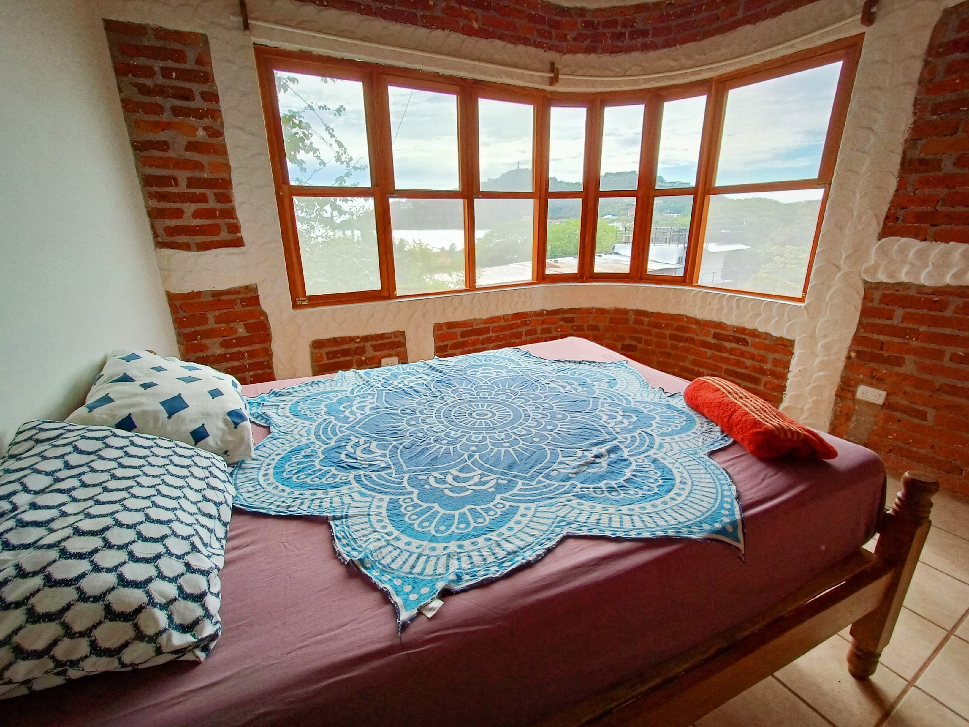 5 bedrooms, WiFi, bed sheets