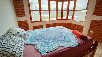 5 bedrooms, WiFi, bed sheets