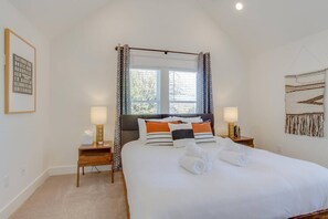 4 bedrooms, iron/ironing board, free WiFi, bed sheets
