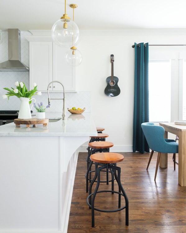 Dining - Beautiful Downtown 4 Bedroom - Great Monthly! (Nashville)