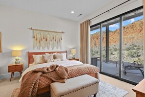 4 bedrooms, desk, free WiFi, bed sheets