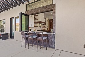 雪櫃、微波爐、焗爐、爐具