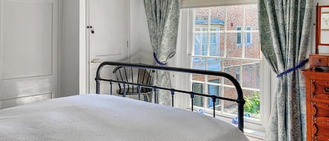 1 quarto, Wi-Fi de cortesia, roupa de cama