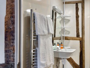 Towels - The Friars Apartment, Eastbridge Hospital (Canterbury)