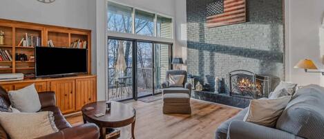 Fernseher, Kamin, Arbeitsbereiche