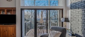 Kingswood 1D: Ski-In/Ski-Out Condo w/ Deck & Views
