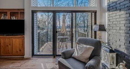 Kingswood 1D: Ski-In/Ski-Out Condo w/ Deck & Views