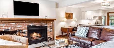 Télévision, cheminée, espaces bureaux