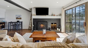 TV, fireplace - 3BR/2.5Ba Idyllic Mountain Retreat - Sugar Hill 2A (Quechee)