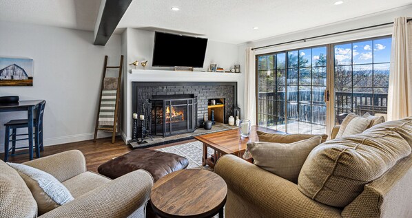 TV, fireplace - 3BR/2.5Ba Idyllic Mountain Retreat - Sugar Hill 2A (Quechee)
