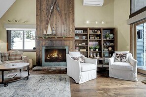 Interior - Cozy Fireplace, Walk to Ski Hill - Kingswood 4H (Quechee)