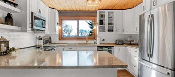 Cozy Fireplace, Walk to Ski Hill - Kingswood 4H