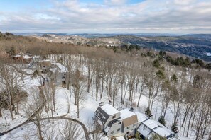 Exterior - Cozy Fireplace, Walk to Ski Hill - Kingswood 4H (Quechee)