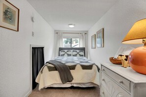 3 bedrooms, iron/ironing board, WiFi, bed sheets - New! Golf Views, Near Club - Lakeland Village 2B (Quechee)