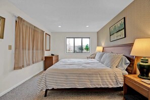 3 bedrooms, iron/ironing board, WiFi, bed sheets