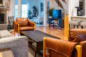 TV, fireplace, offices - New! Golf Views, Near Club - Lakeland Village 2B (Quechee)