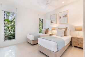 4 bedrooms, iron/ironing board, WiFi, bed sheets