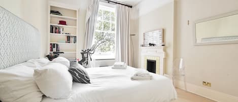 2 bedrooms, desk, iron/ironing board, travel crib