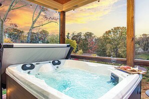 Outdoor spa tub