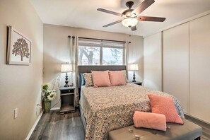 5 makuuhuonetta, työpöytä, silitysrauta/-lauta, vauvan matkasänky