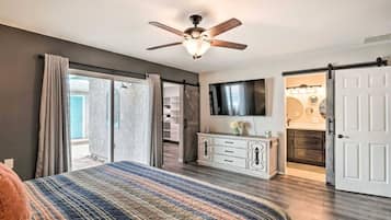 5 bedrooms, desk, iron/ironing board, travel cot