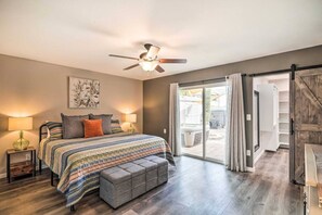 5 bedrooms, desk, iron/ironing board, travel cot - NEW Pool | Spa | Firepit | PoolTable | Sleeps 15 (Lake Havasu City)