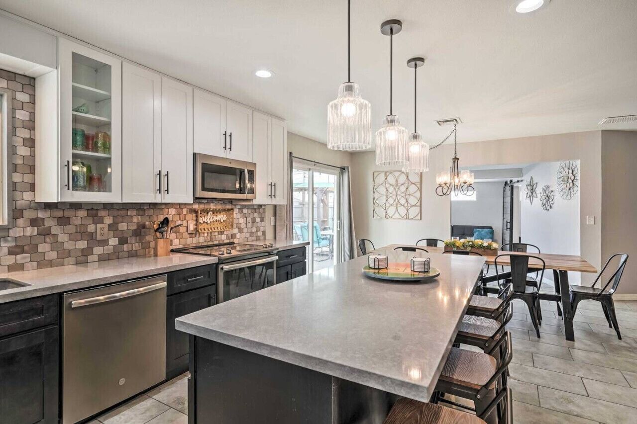 ثلاجة، ميكروويف، فرن، موقد طهي مسطح