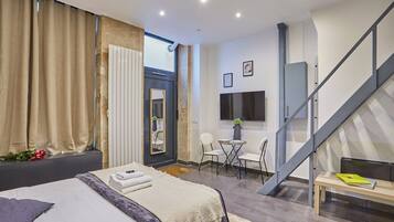 Apartment | Laptop workspace, iron/ironing board, bed sheets