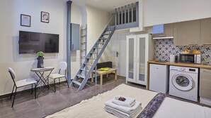 Apartamento | Espaço de trabalho para notebook, ferros/tábuas de passar roupa