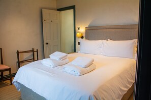 4 habitaciones, escritorio, wifi y ropa de cama 