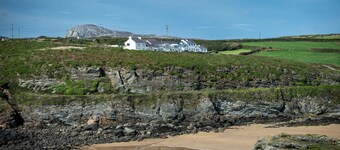 Y Lleiaf - sleeps 5 guests  in 2 bedrooms