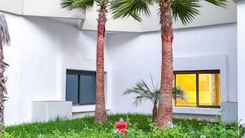 Deluxe Studio, Garden View | Garden view