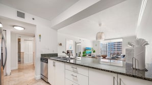 Luxury Apartment, Balcony, City View | Private kitchen - Centric 40thFloor Brickell Condo FREE parking by Palermo Home Miami (Miami)