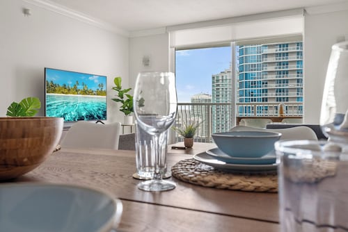  Centric 40thFloor Brickell Condo FREE parking by Palermo Home Miami