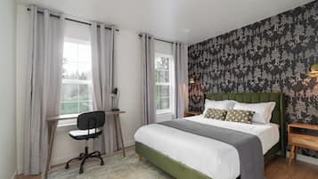 4 bedrooms, desk, iron/ironing board, travel crib