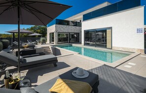 A heated pool - Nice home in Labin with sauna (Labin)