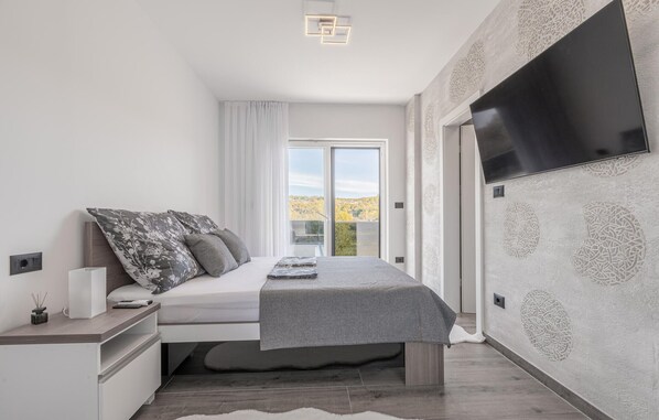 4 quartos, berço de viagem, Wi-Fi de cortesia, roupa de cama