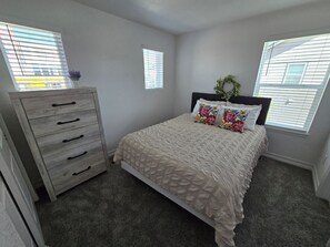 3 chambres, fer et planche à repasser, Wi-Fi, literie fournie