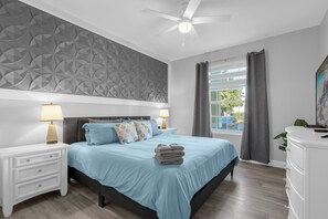 3 bedrooms, iron/ironing board, travel cot, WiFi - 10 Minutes from Disney World! Community Pool! Clubhouse, Arcade, Movie Theater!! (Kissimmee)