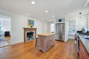 Interior - Historic, Walk to Town - South Woodstock Cottage (South Woodstock)