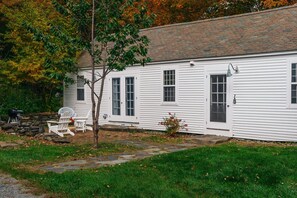 Exterior - Historic, Walk to Town - South Woodstock Cottage (South Woodstock)