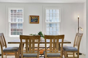 Dining - Historic, Walk to Town - South Woodstock Cottage (South Woodstock)