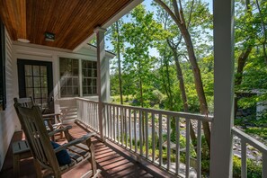 Terrace/patio - Views! Sauna Historic - Woodstock Riverside Escape (Woodstock)