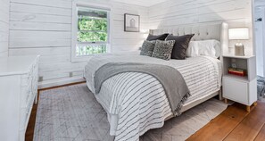 4 bedrooms, iron/ironing board, WiFi, bed sheets - 200ac, Views! 10min to Town - Scenic Ridge Retreat (Woodstock)