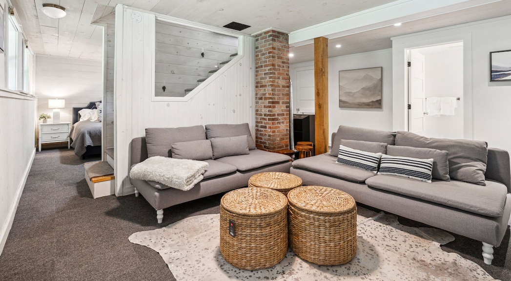 Scenic Ridge Cabin With Sweeping Vermont Views - Woodstock, VT