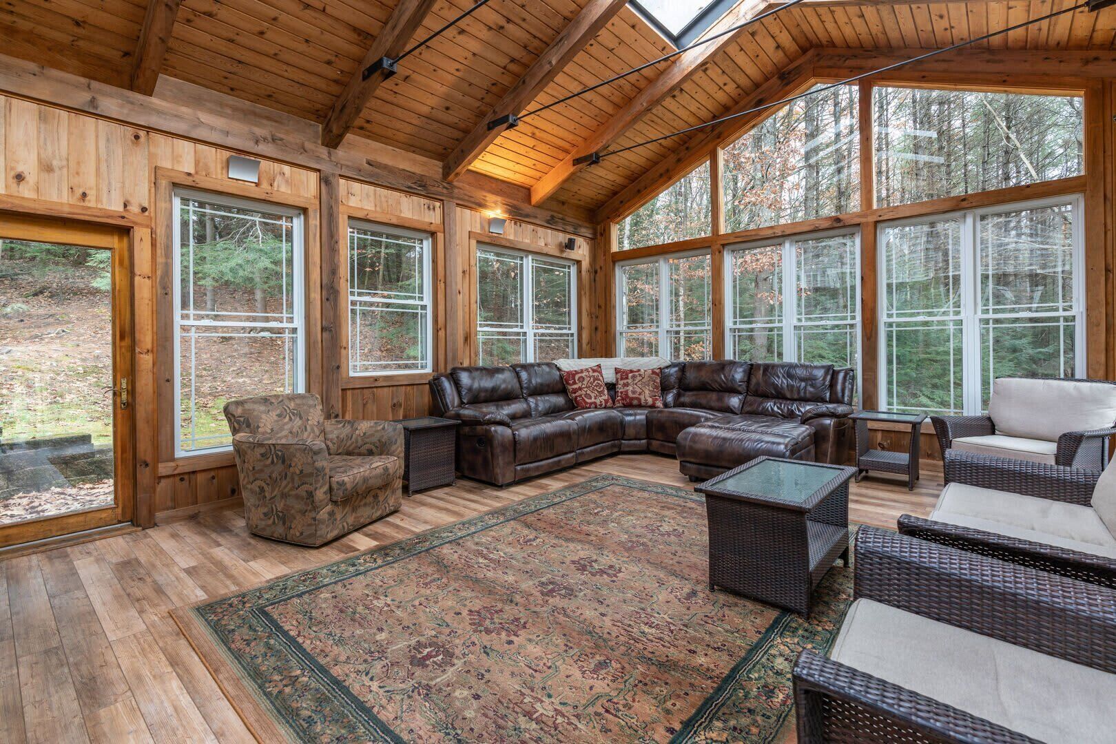 TV, fireplace, offices